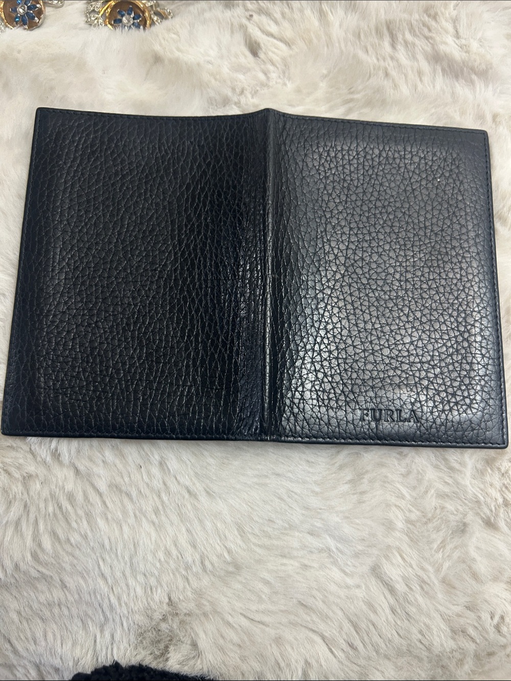 Furla black pebbled leather passport holder GUC Unisex - Picture 4 of 11